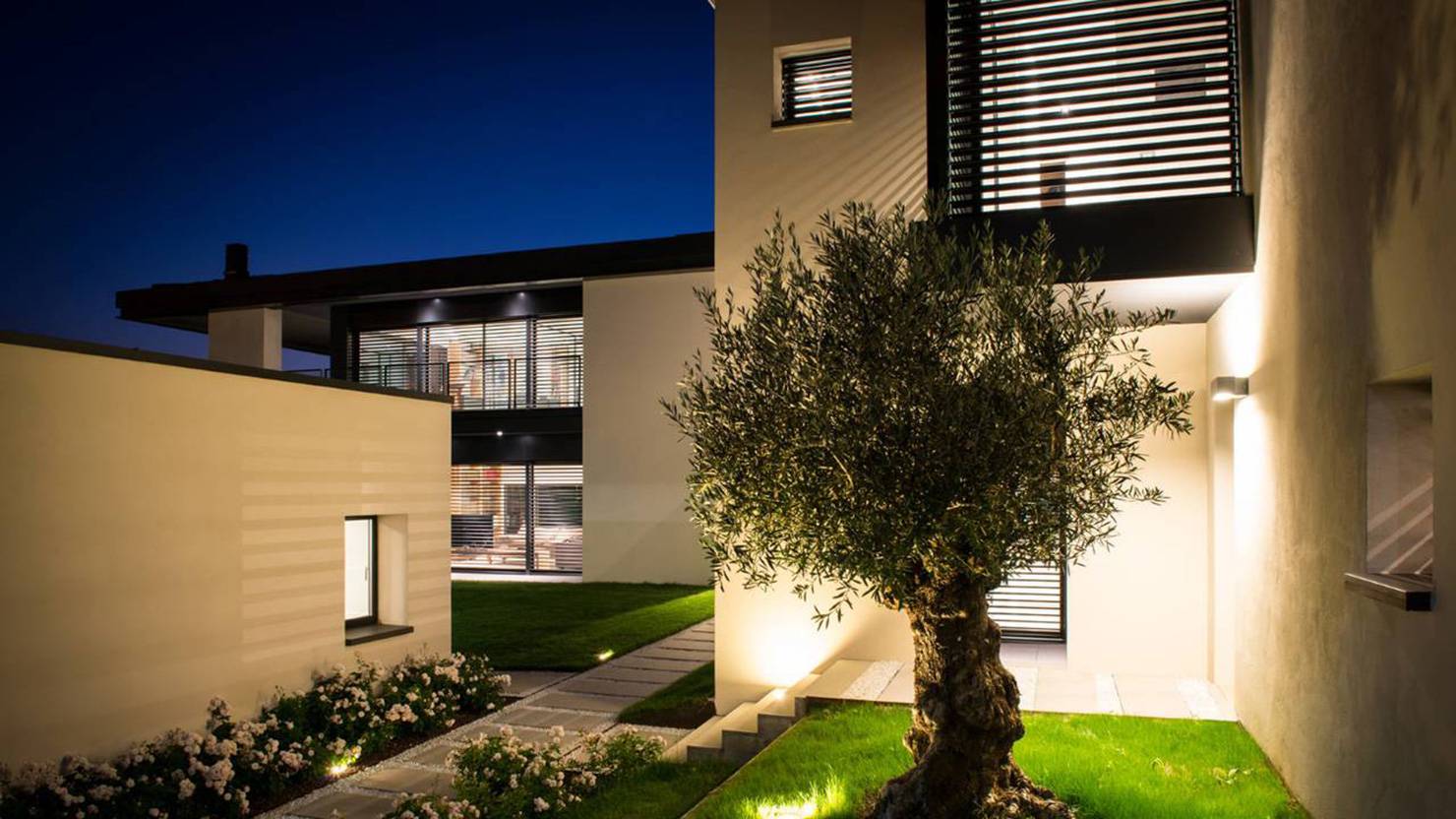 acciaio-zincato-alzante-scorrevole-luca-rutelli-villa-parma-4_project_big
