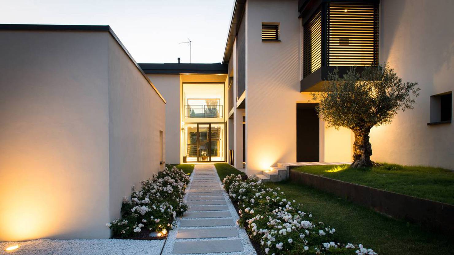 alzante-scorrevole-acciaio-zincato-villa-parma-luca-rutelli-3_project_big