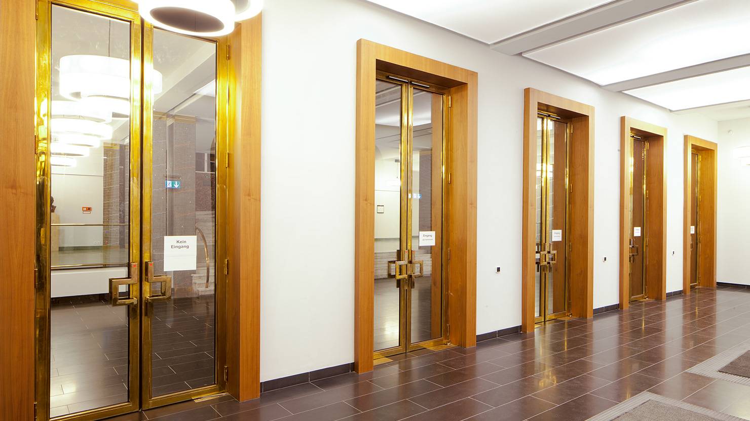 EBE85-serramenti-ottone-lucido-nps-tchoban-voss-5_project_big